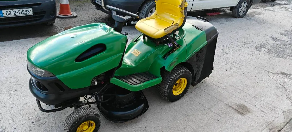 John deere ride on mower - Image 2