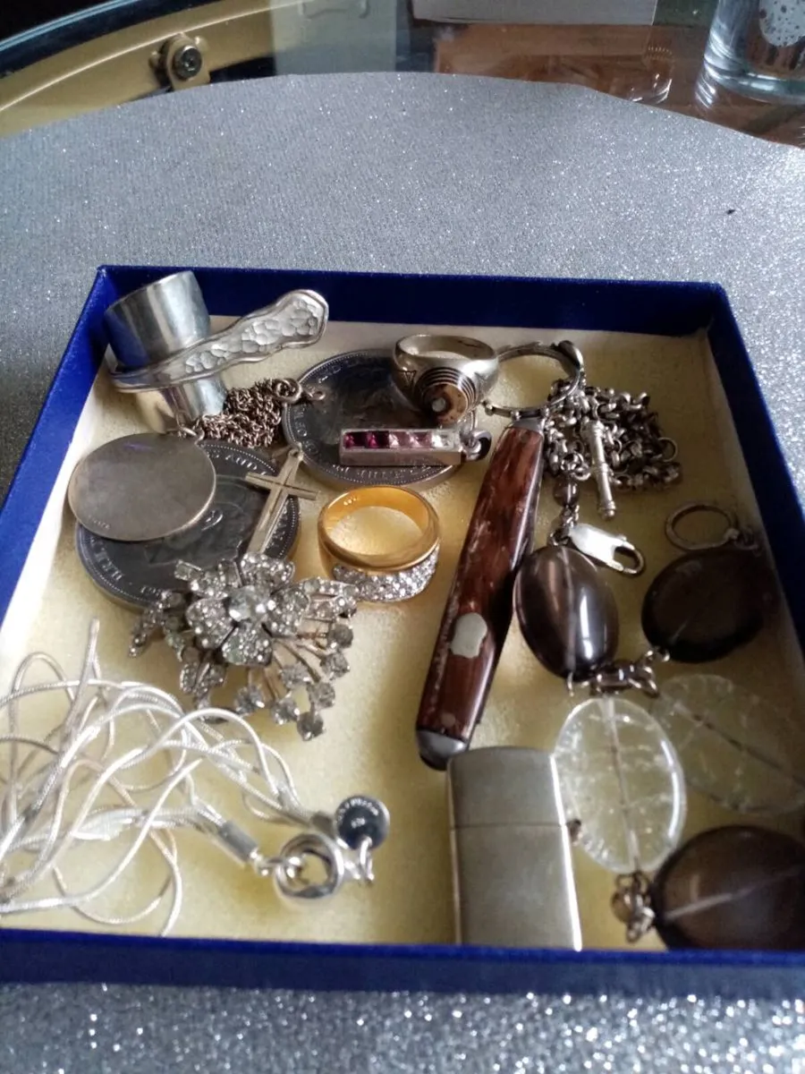 Lot of Vintage Jewellery - Image 1