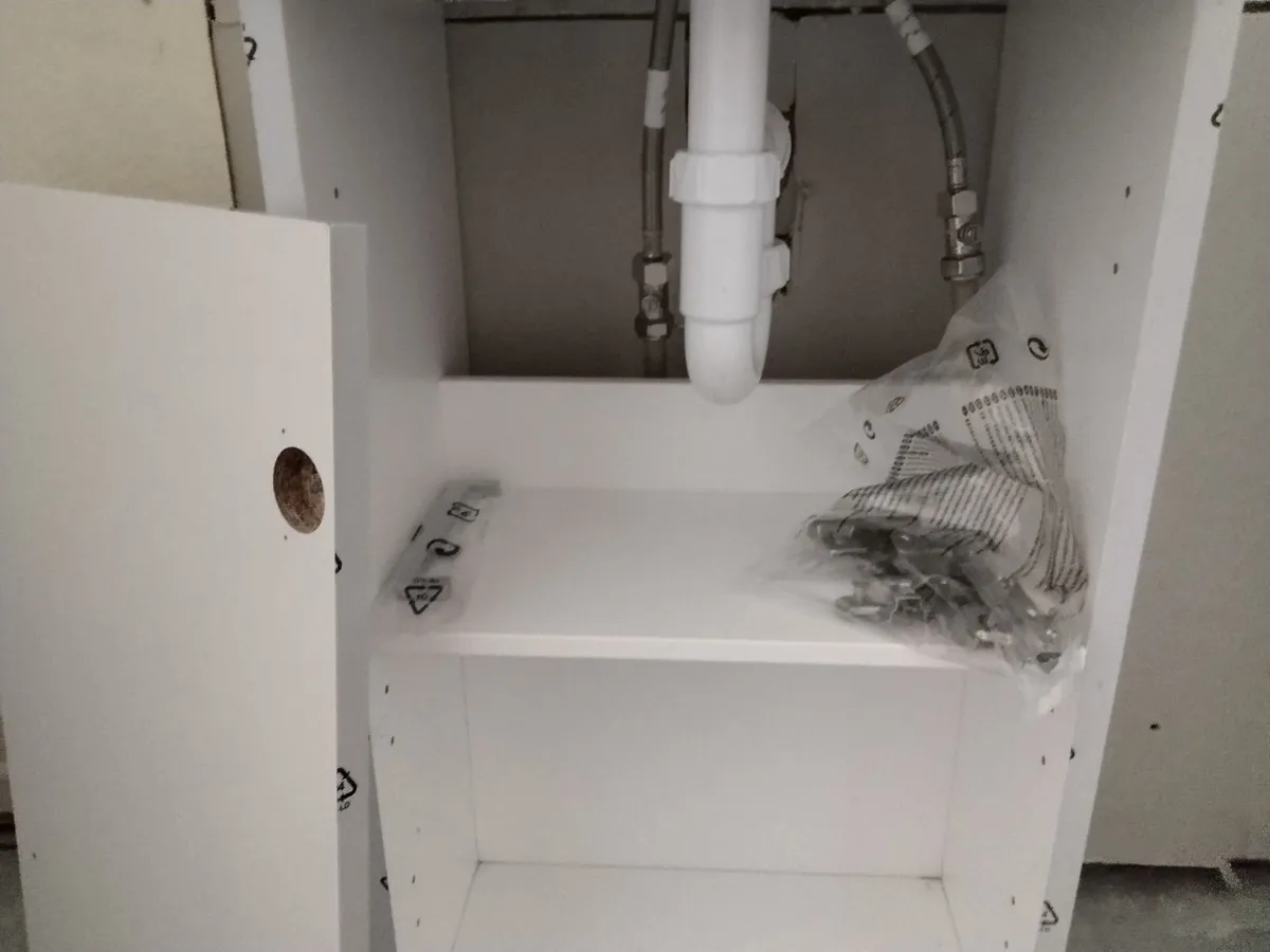 Washhand basin and vanity unit - Image 3