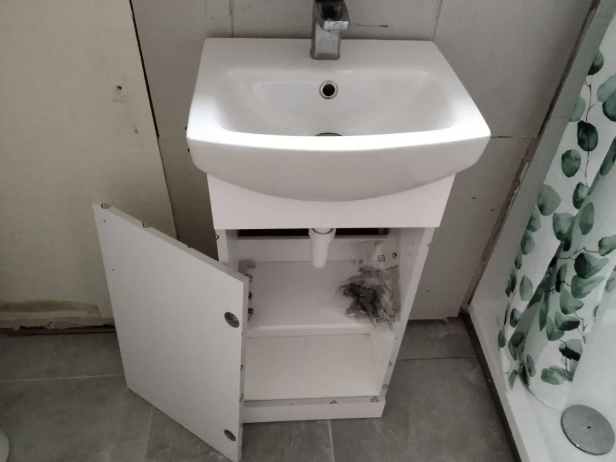 Washhand basin and vanity unit - Image 1