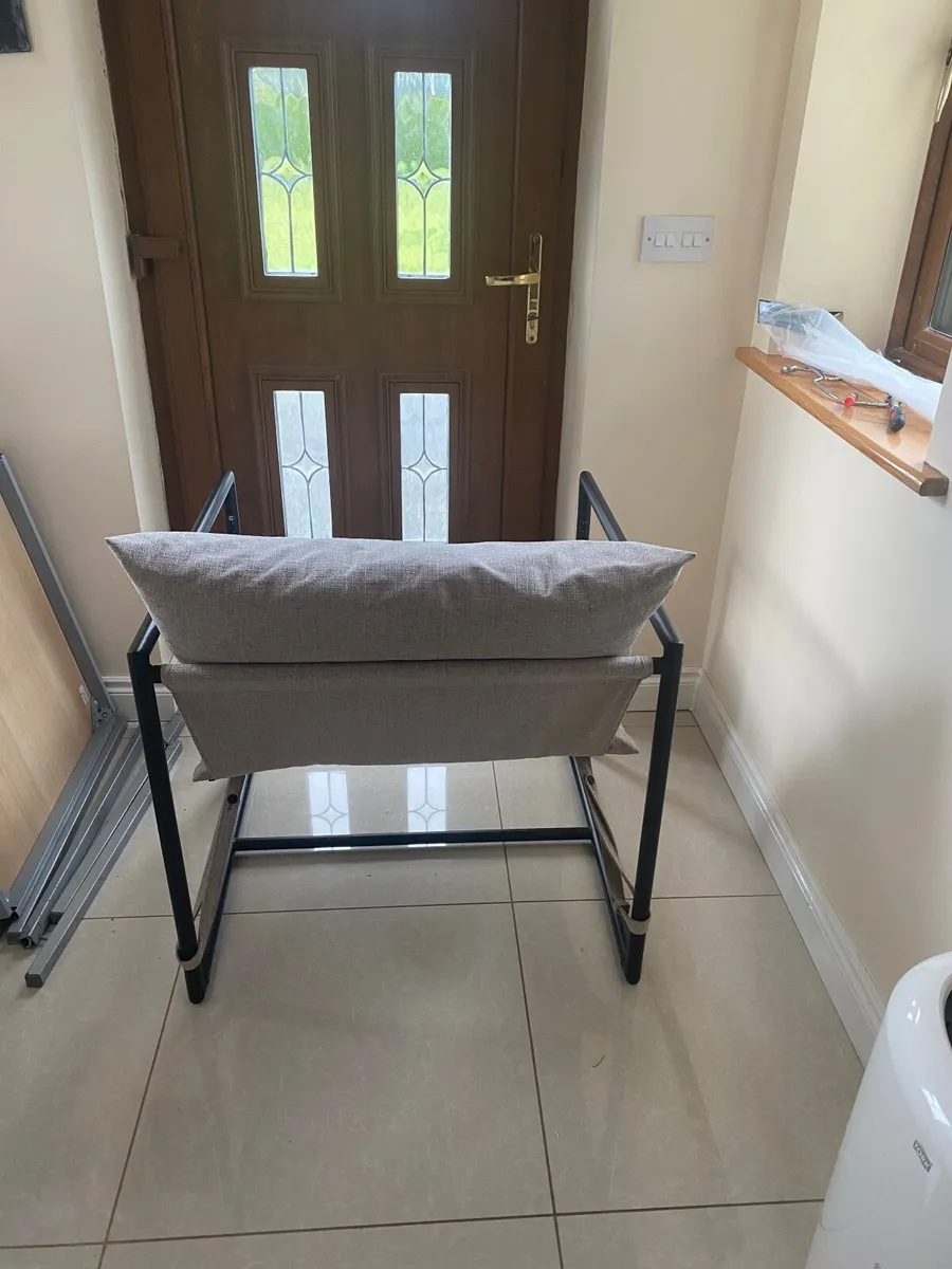 Grey chair - Image 4