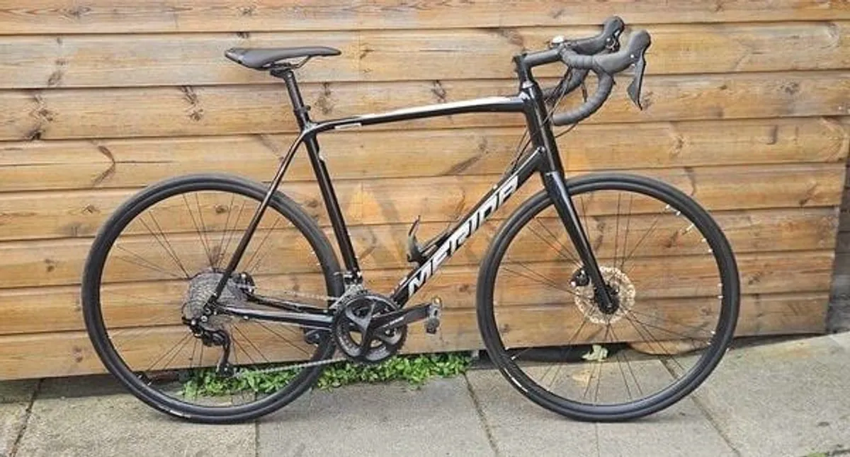 Second Hand Merida Scultura 400d Hydraulic Disc 105 Road Bike Black Xlarge 58cm - Image 1