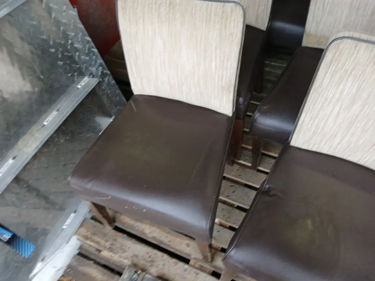 Chairs 💺 💺 💺 💺 💺..... lot of (5) delivered - Image 4