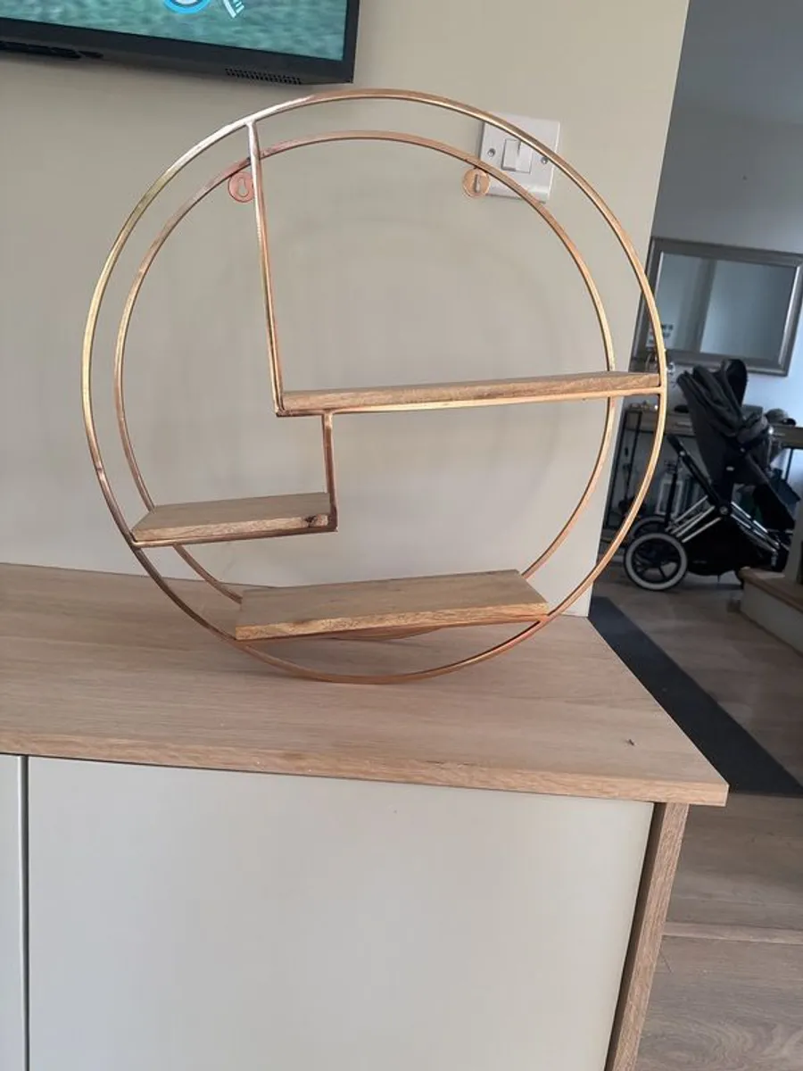 Rose gold round shelf - Image 1