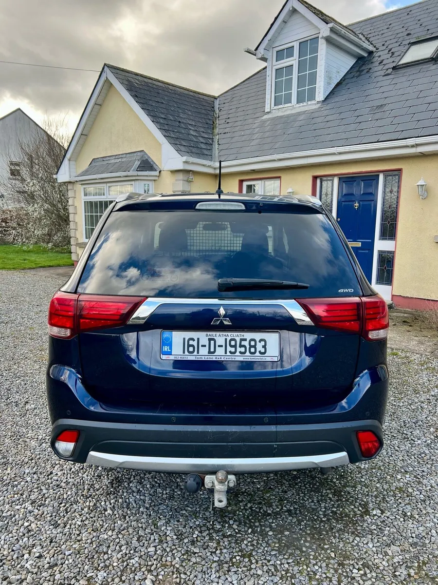 Outlander 4 Wheel drive  Pajero L200 - Image 3