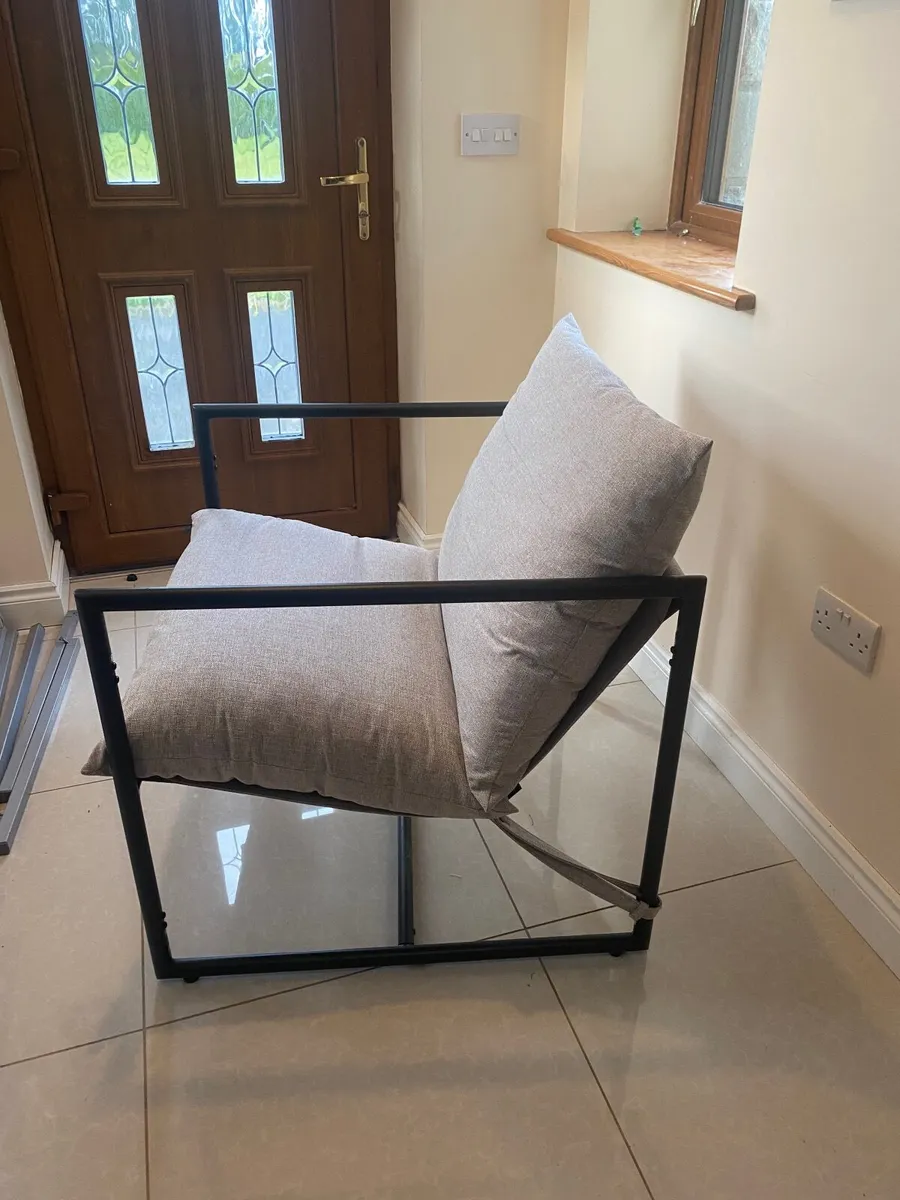 Grey chair - Image 4