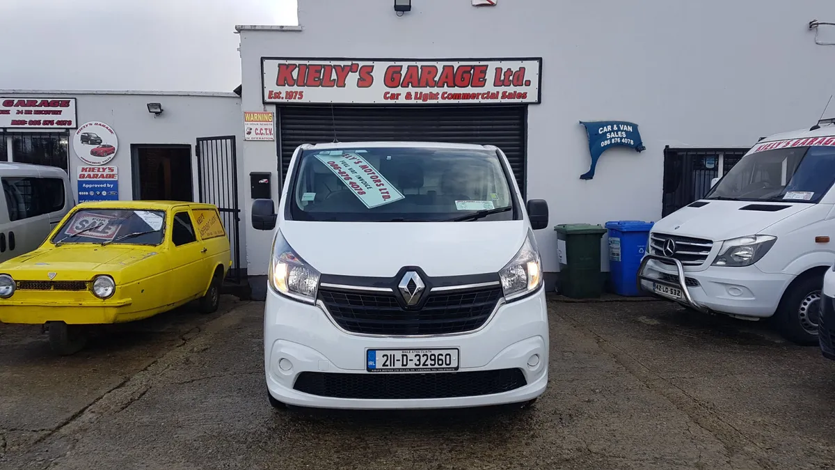 Renault Trafic 211D LWB MINT 145KM VAT INVOICE - Image 2