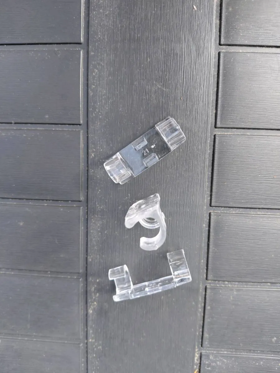 Wiring clips - Image 1