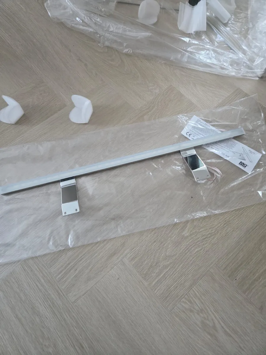 LED Bathroom Cabinet (3 mirrors) - Image 4