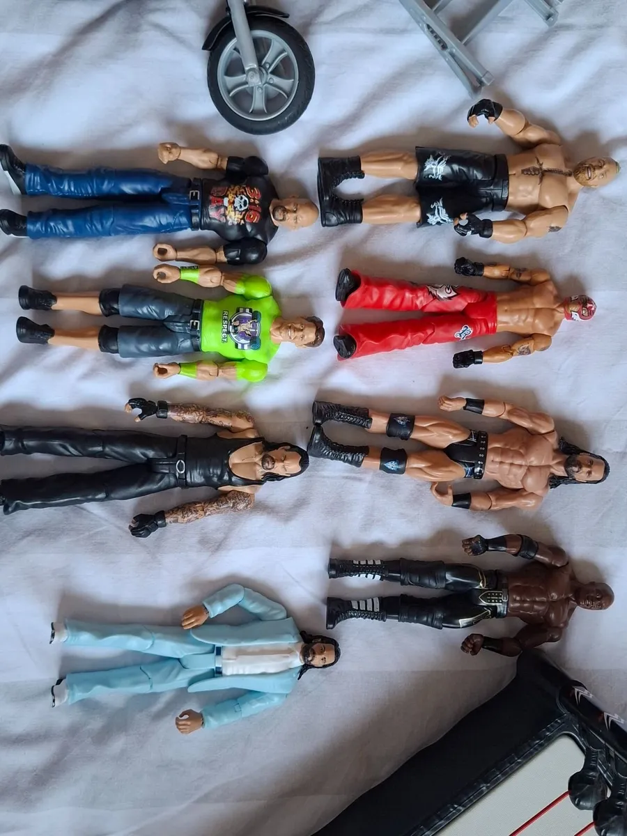 WWE Wrestling Figures Bundle with Ring - Image 1
