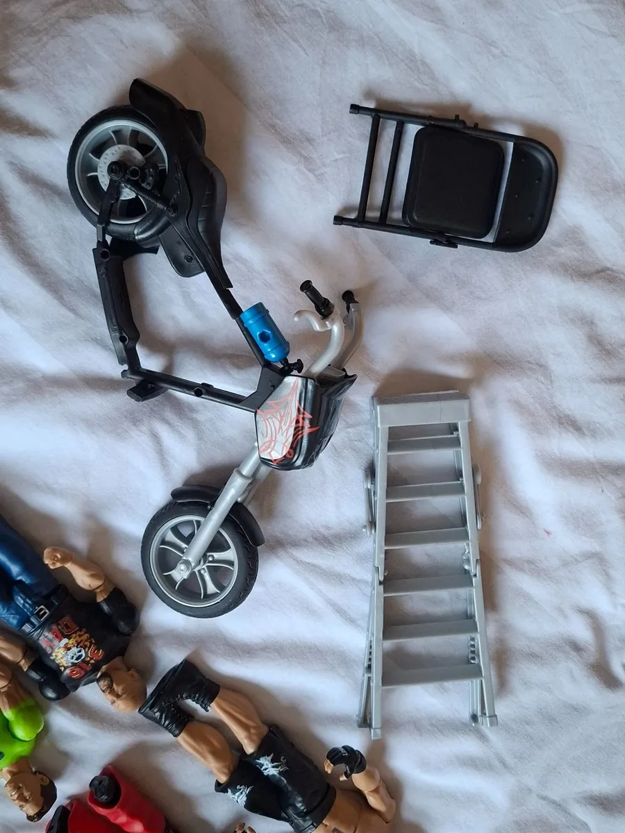 WWE Wrestling Figures Bundle with Ring - Image 3