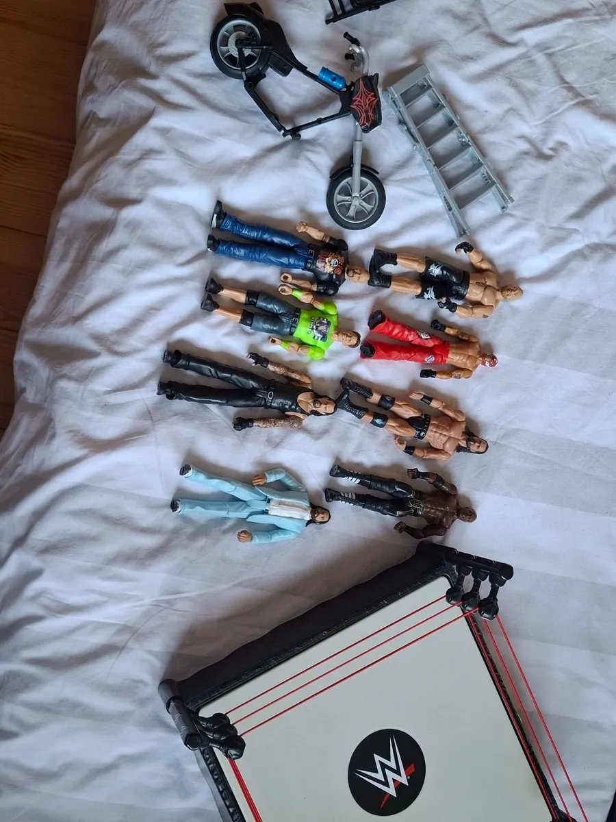 WWE Wrestling Figures Bundle with Ring - Image 2