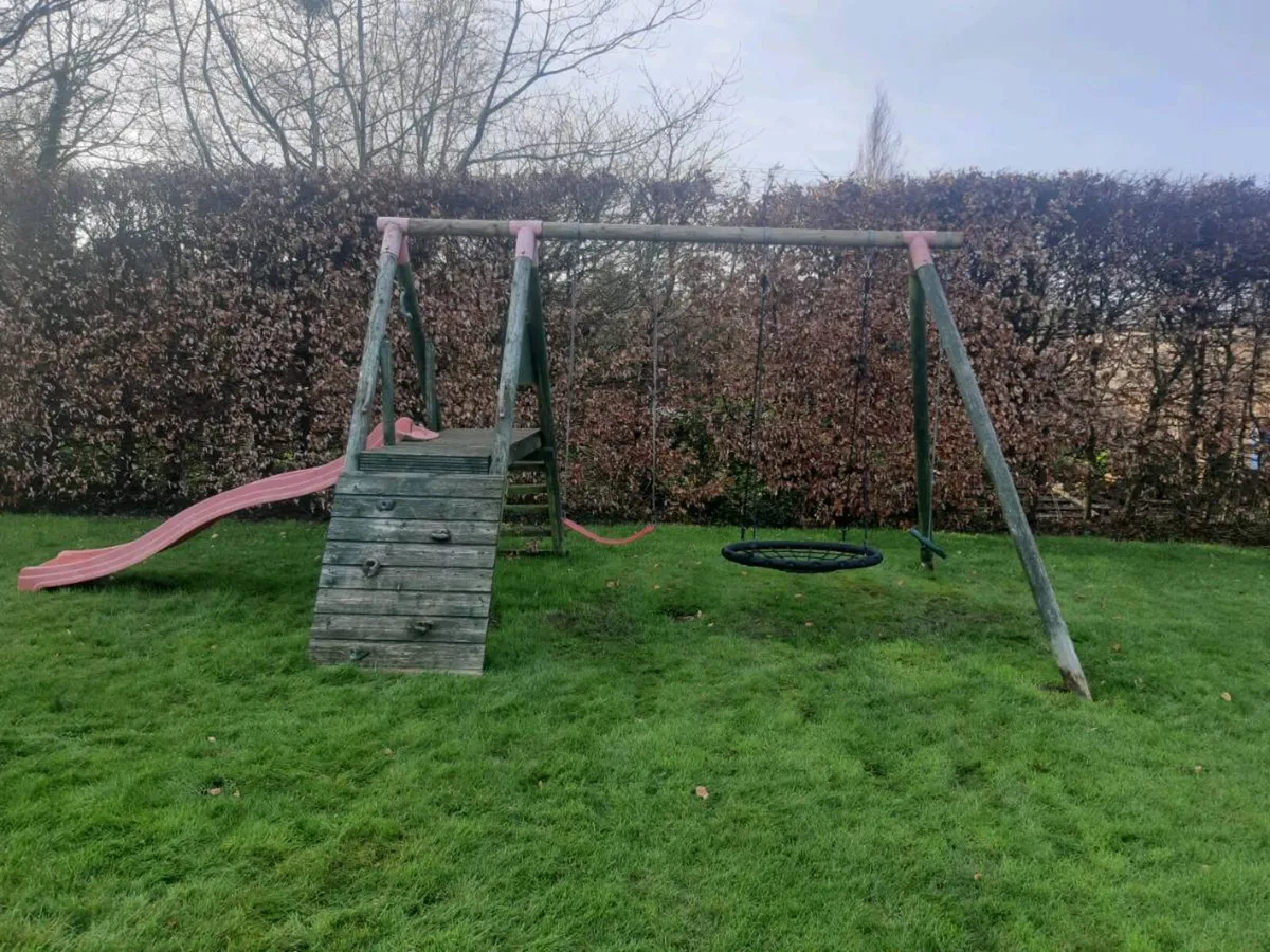 Swing set - Image 1