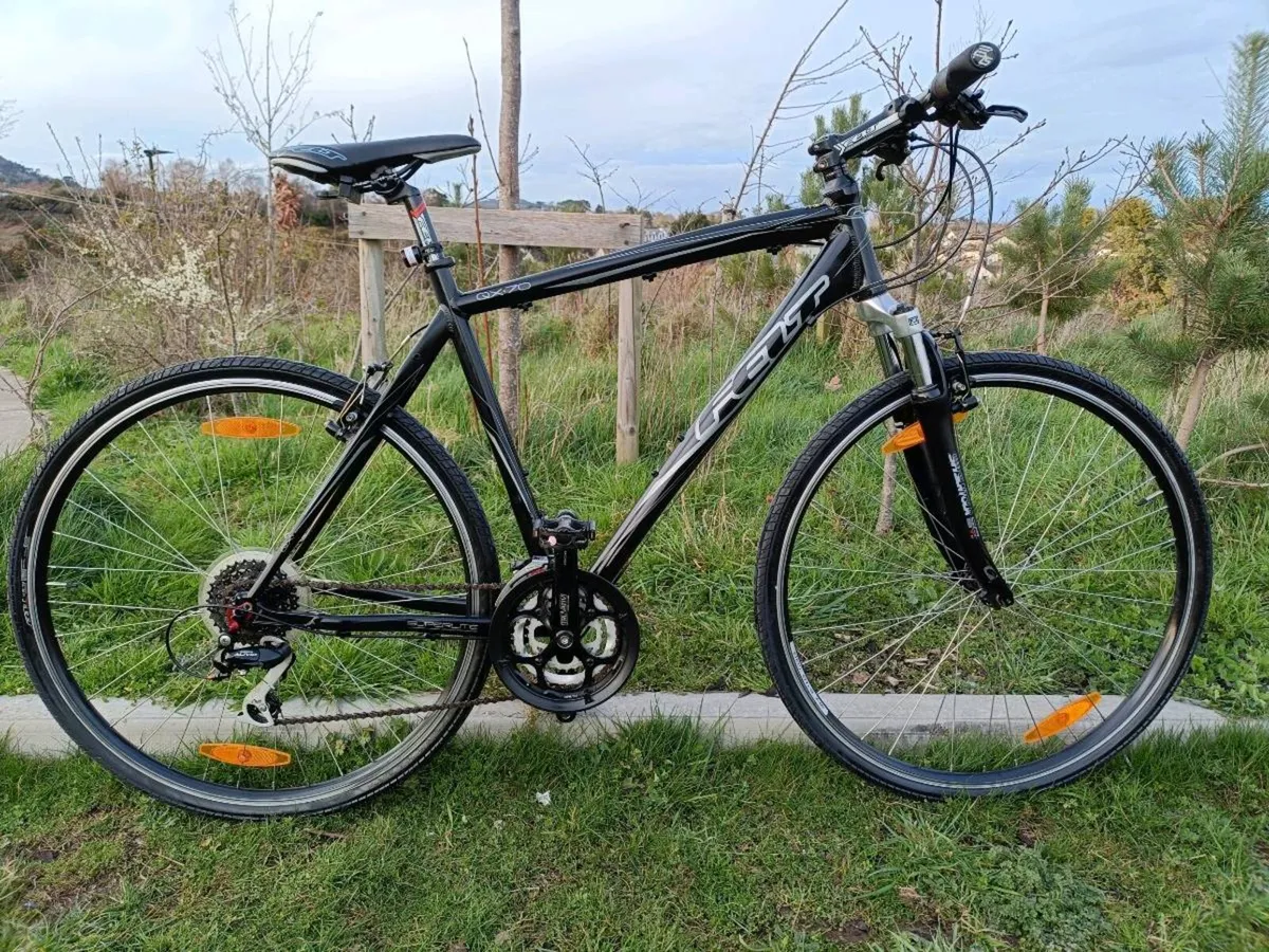 Felt Hybrid bike size L as new condition. - Image 1