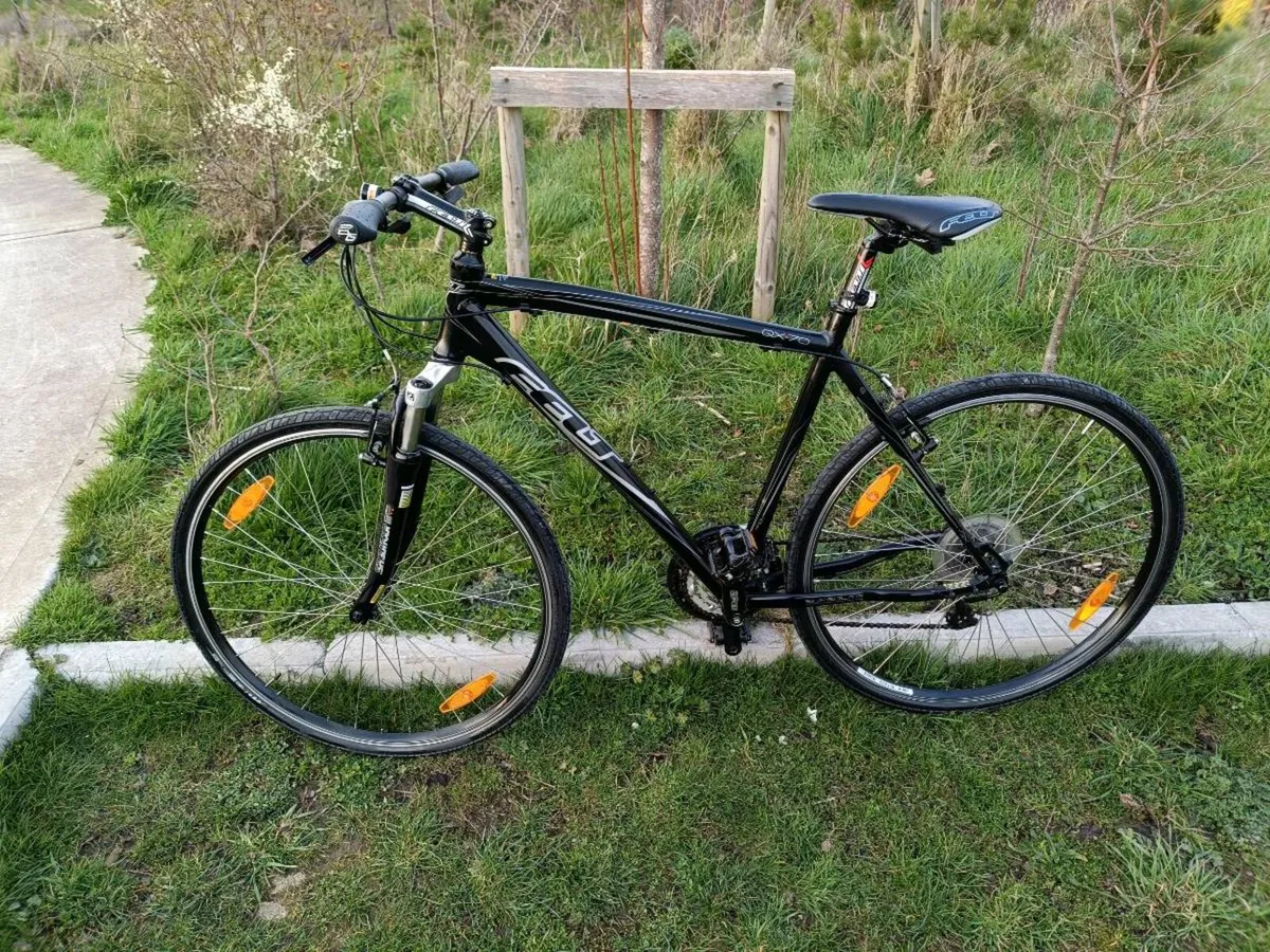 Felt Hybrid bike size L as new condition. - Image 2