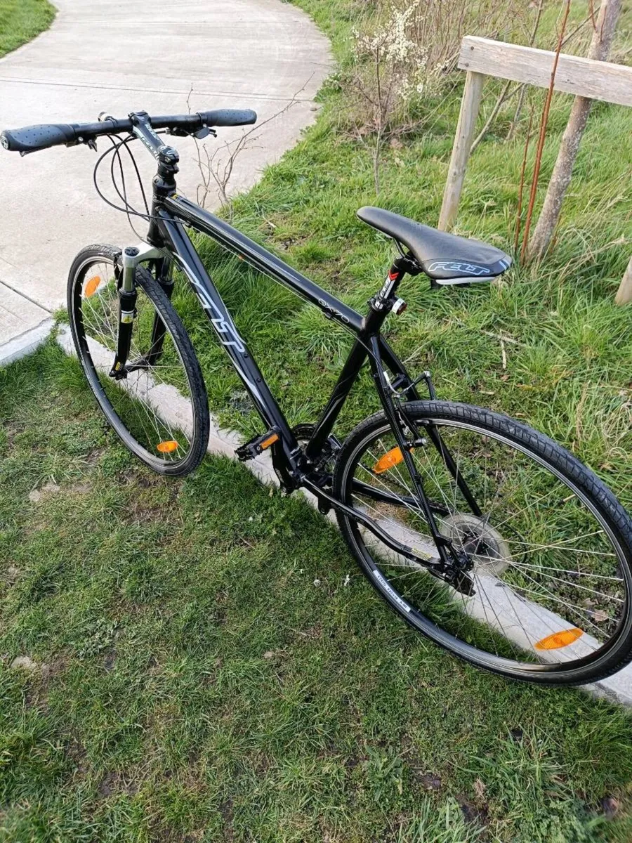 Felt Hybrid bike size L as new condition. - Image 4