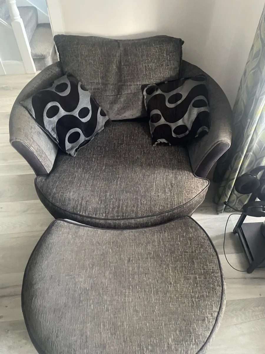 L-shaped couch & bucket chair - Image 1