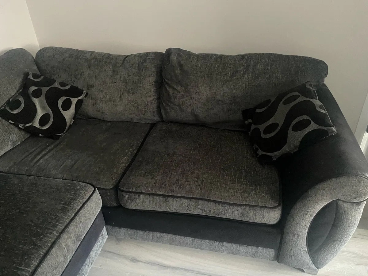 L-shaped couch & bucket chair - Image 2