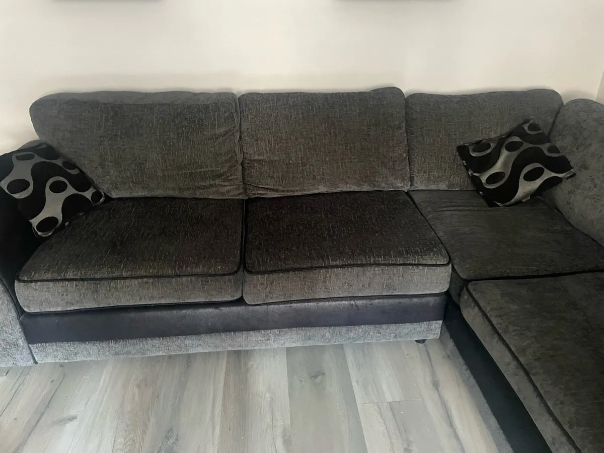 L-shaped couch & bucket chair - Image 3