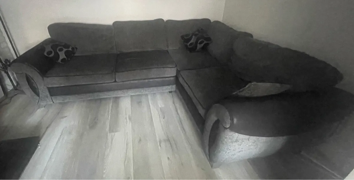 L-shaped couch & bucket chair - Image 4