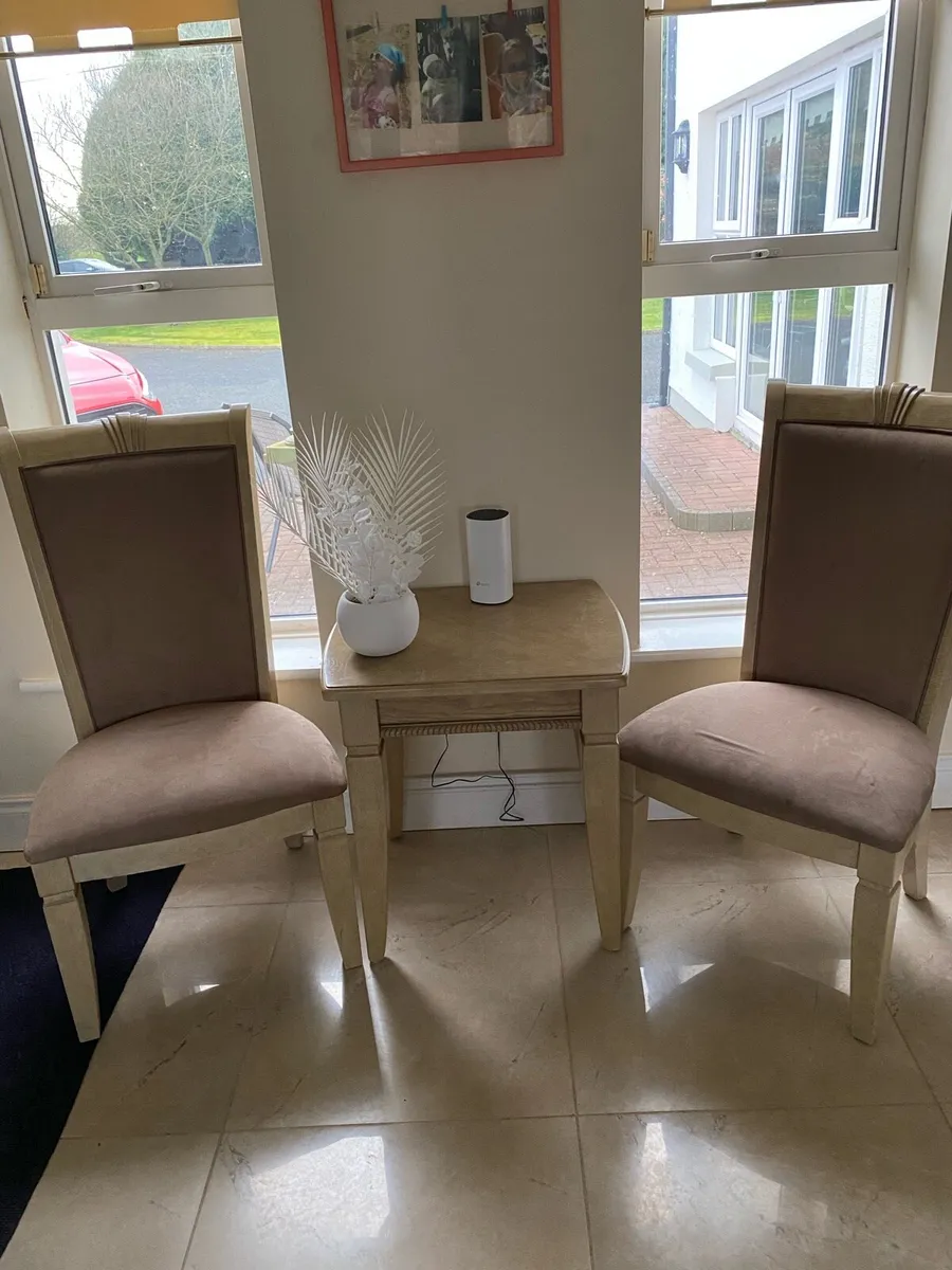 Dining table, 8 chairs, drinks cabinet & lamp tabl - Image 3