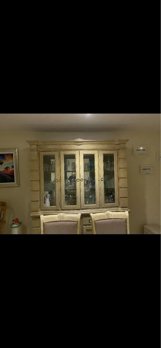 Dining table, 8 chairs, drinks cabinet & lamp tabl - Image 4