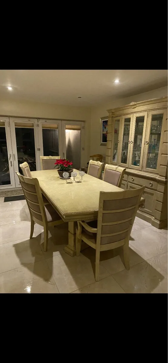 Dining table, 8 chairs, drinks cabinet & lamp tabl - Image 1