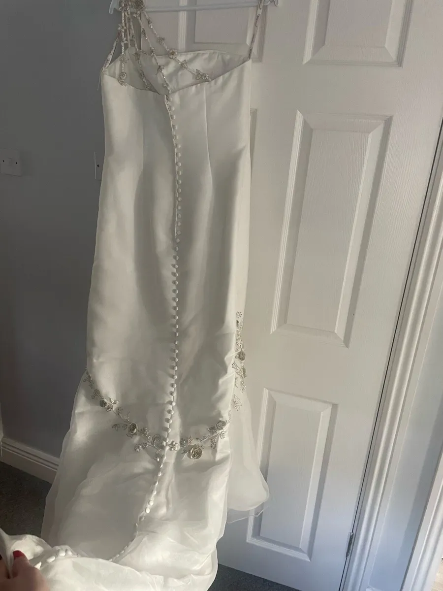 Wedding dress - Image 2