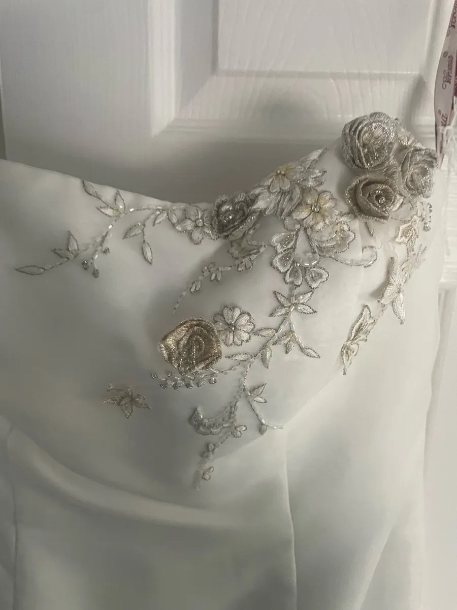 Wedding dress - Image 3
