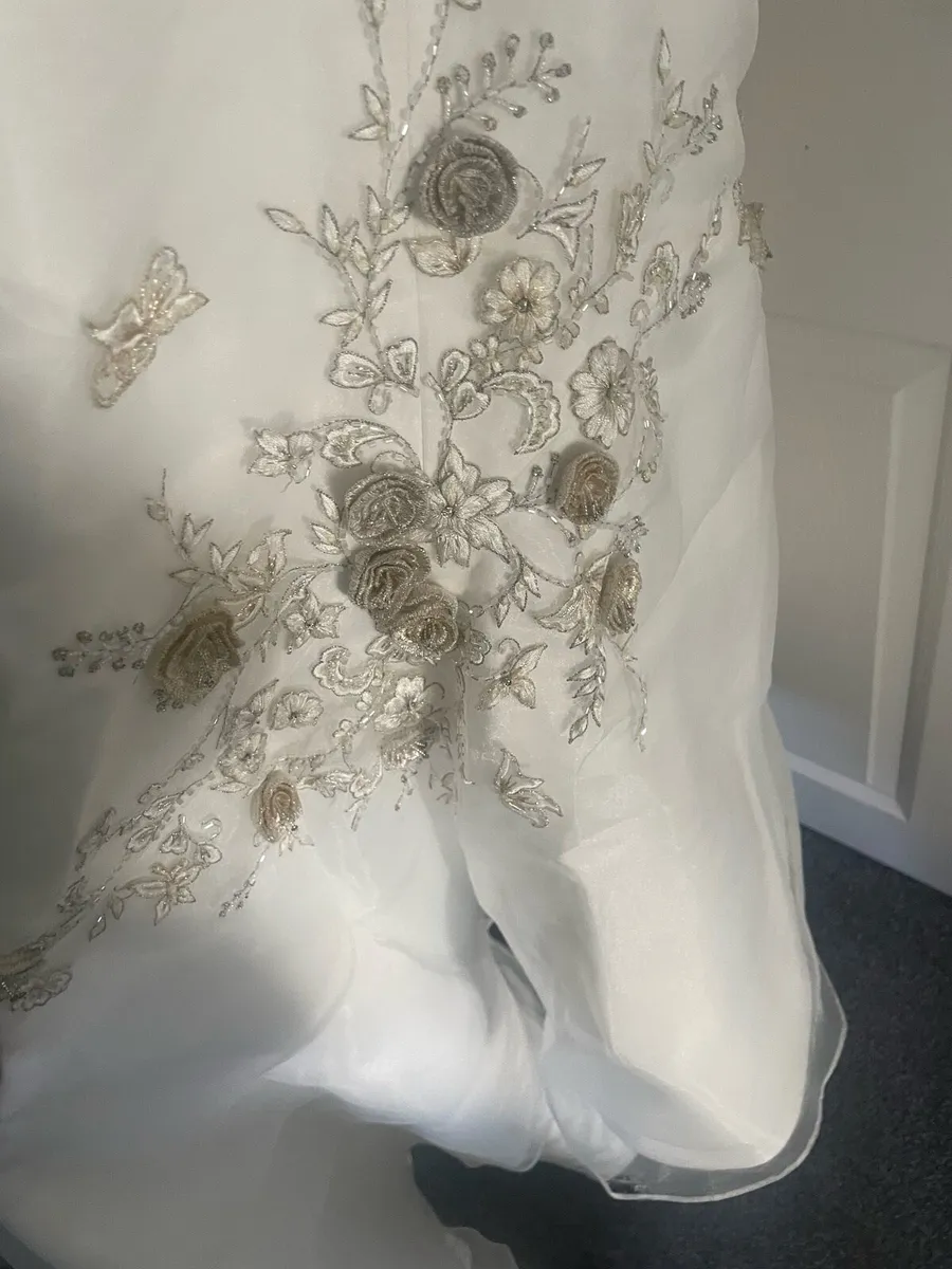 Wedding dress - Image 4