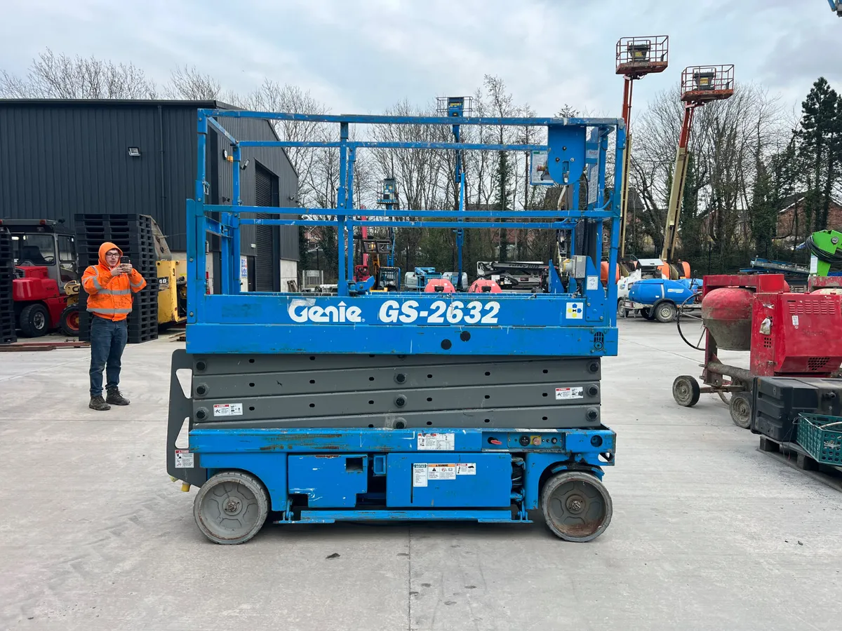 Genie GS2632 Electric Scissor Lift - Image 3