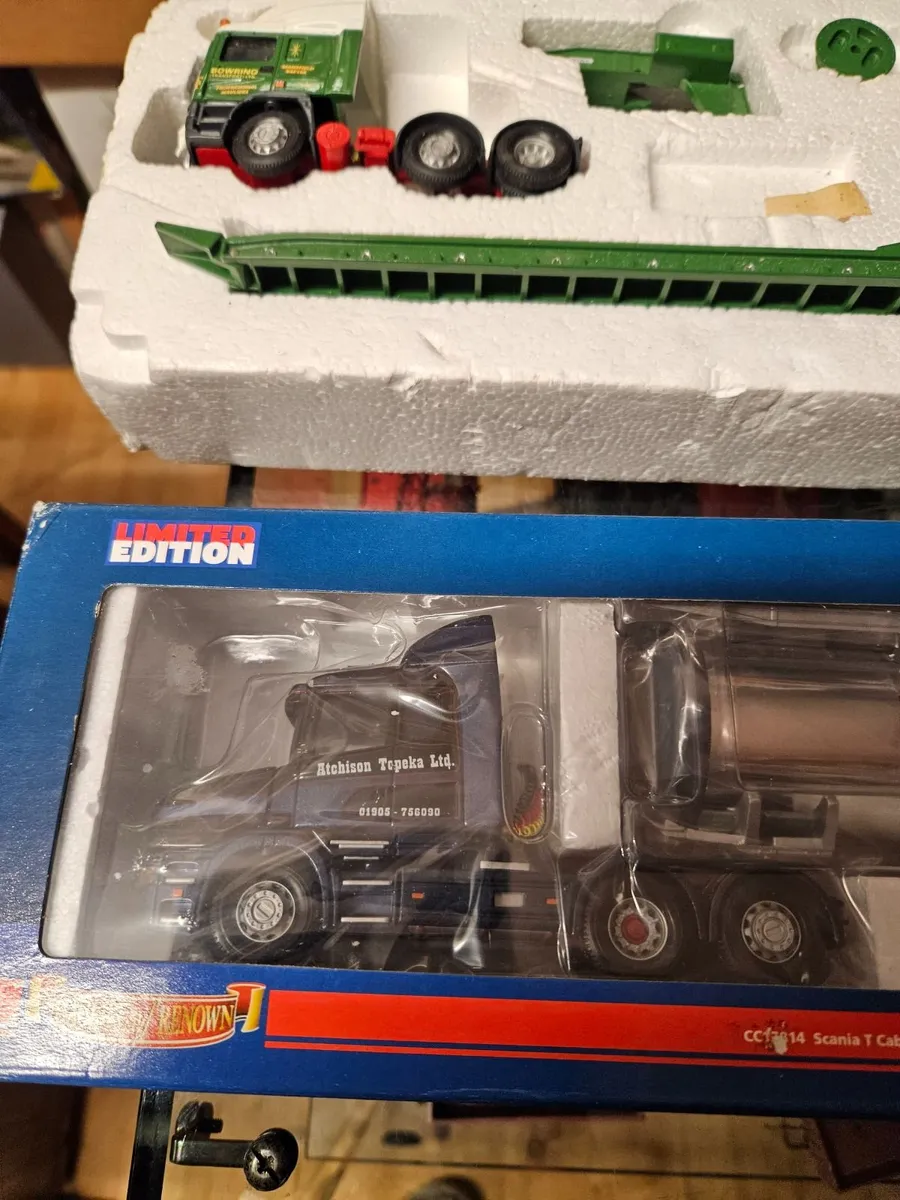 Corgi Scania T Cab Tractor Unit and Tanker Trailer - Image 4