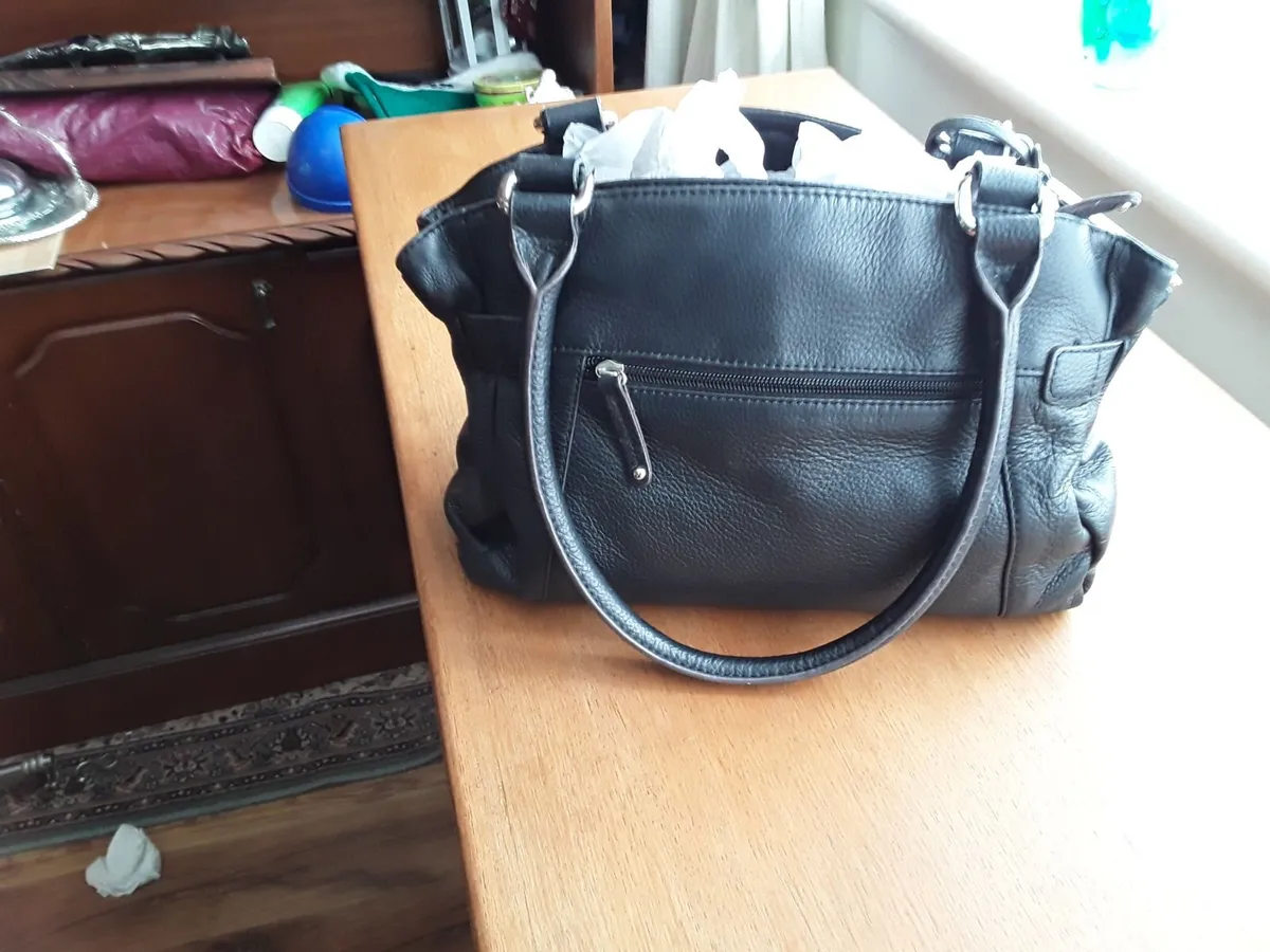 Ladies brand new leather designer bag black - Image 4