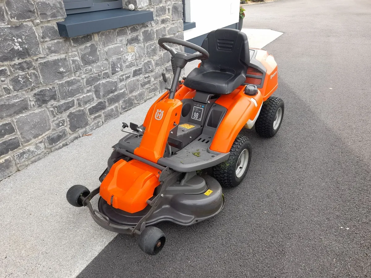 Ride on lawnmower - Image 1