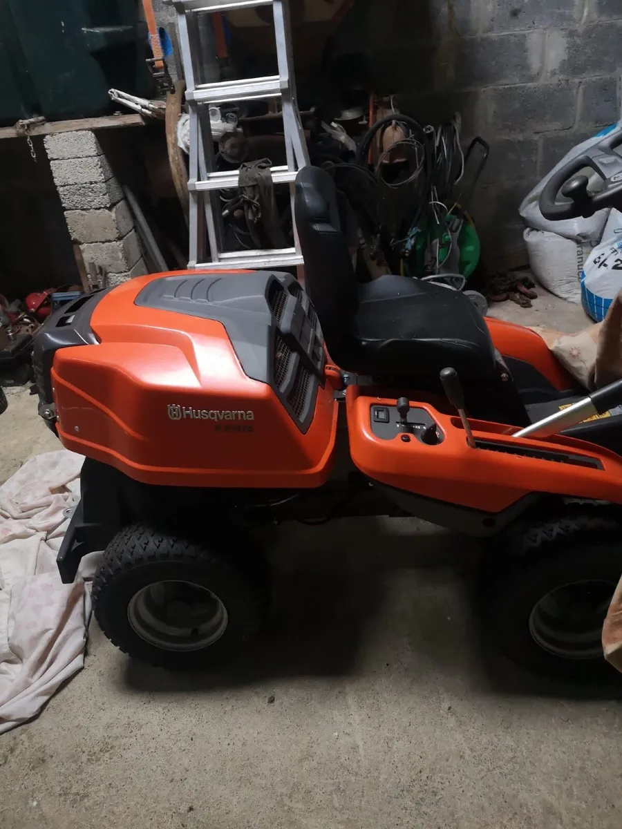 Tractor lawnmower - Image 1