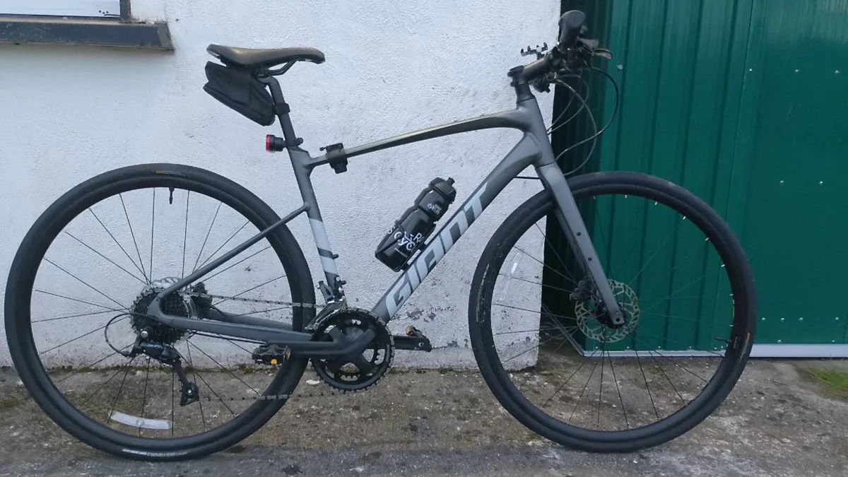 Giant FastRoad 2 Bicycle New - Image 1