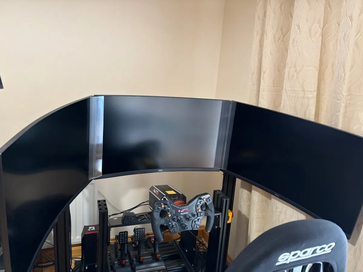 AOC 32" triple monitors and bezel free kit - Image 2