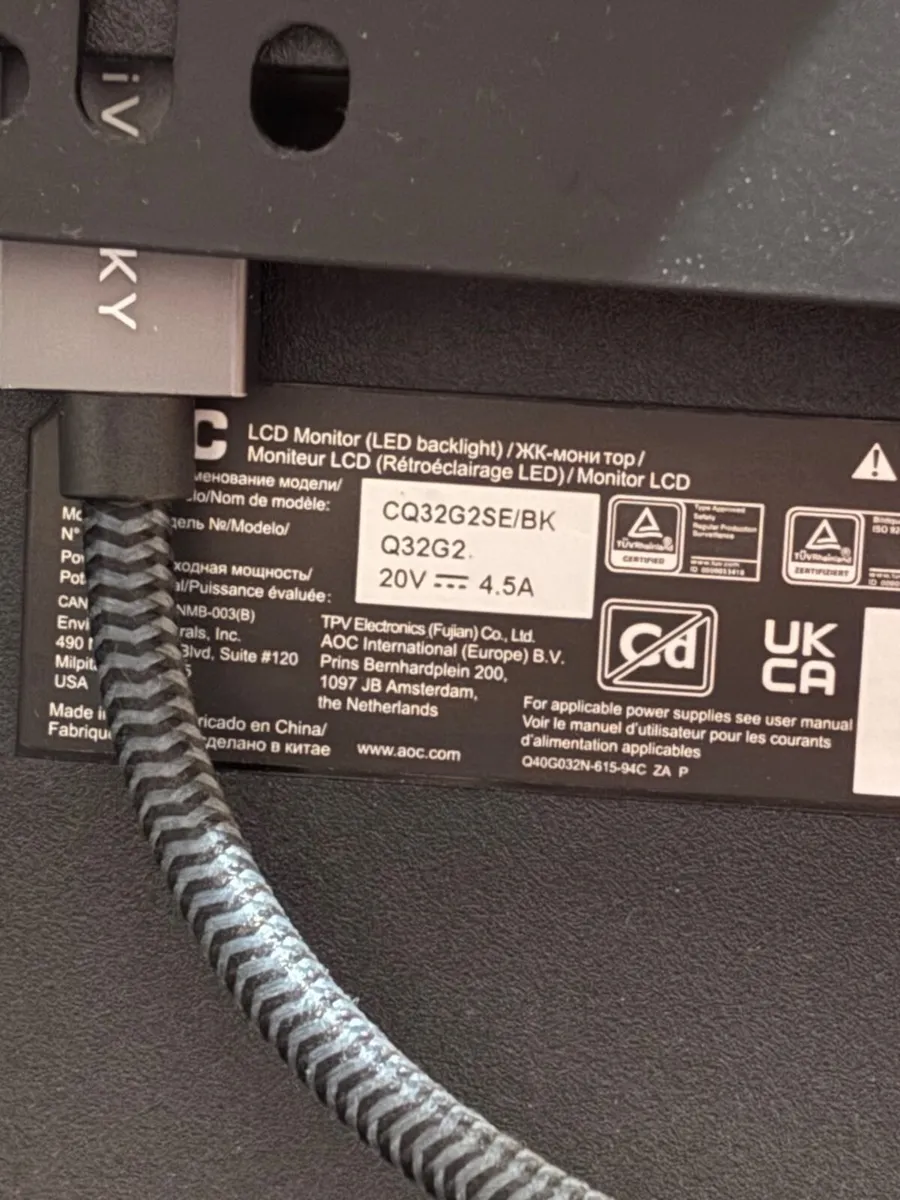 AOC 32" triple monitors and bezel free kit - Image 3