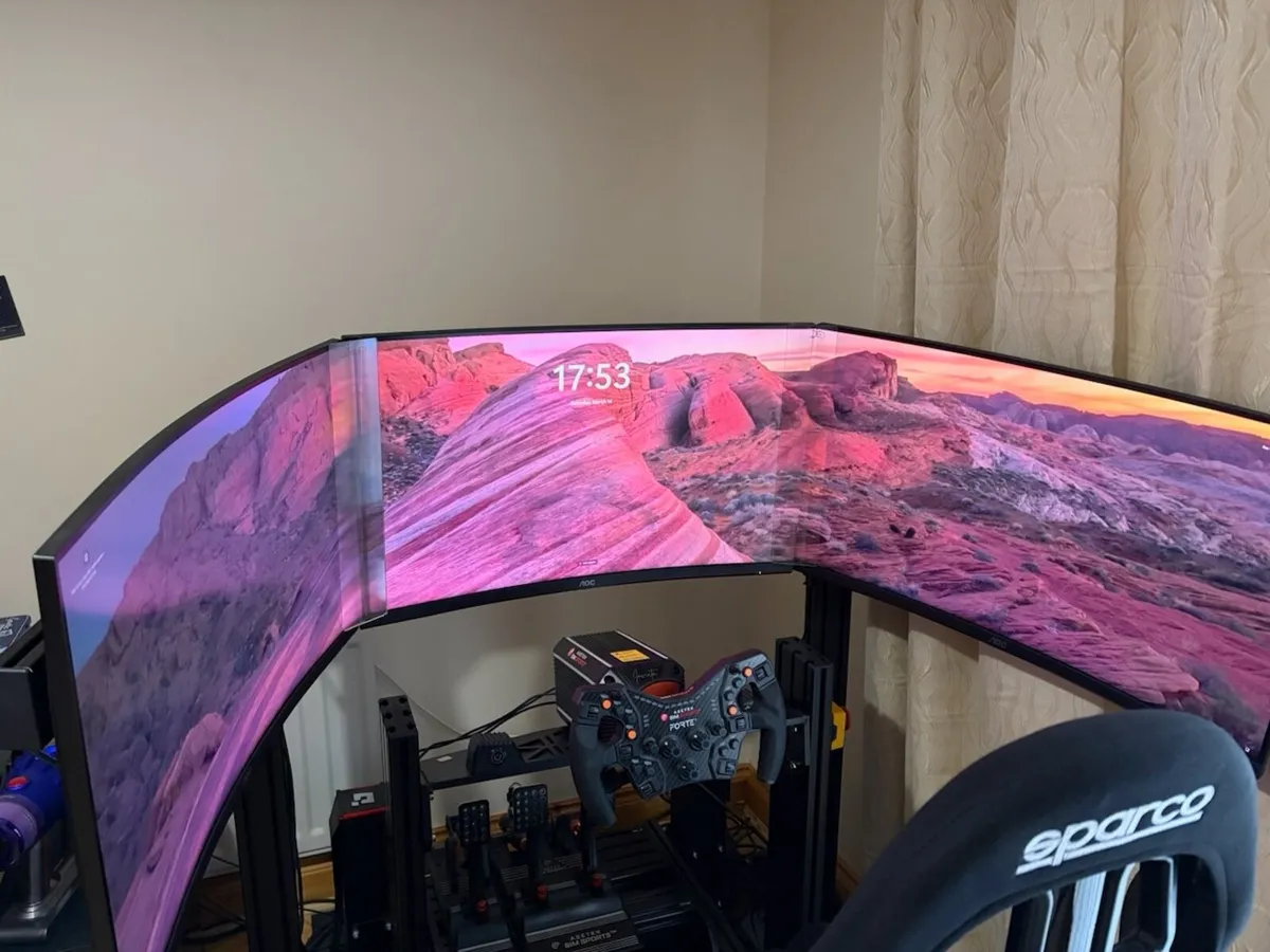 AOC 32" triple monitors and bezel free kit - Image 1