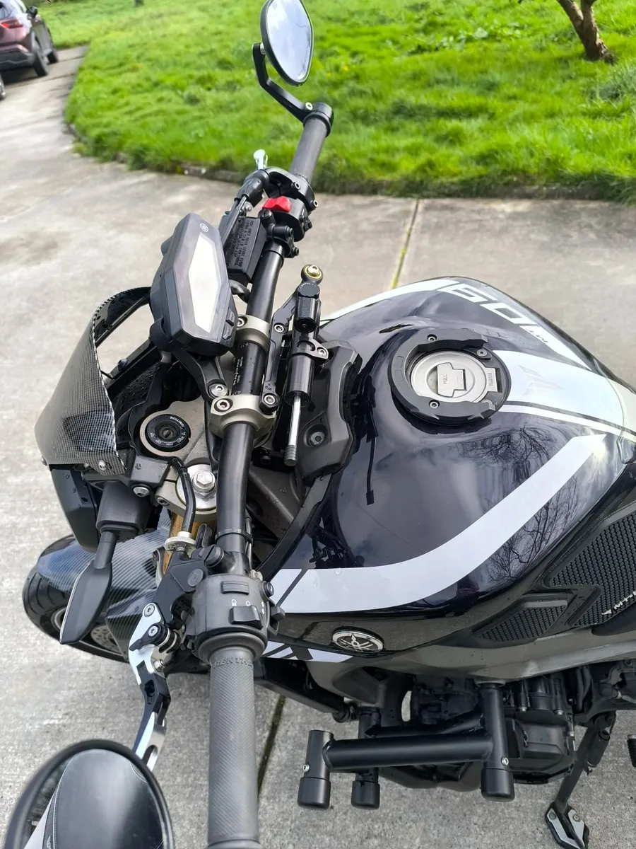 YAMAHA  Mt 09 - Image 3