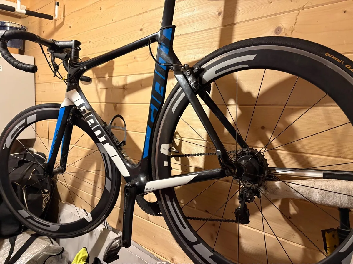 Giant propel advance road bike - Image 1