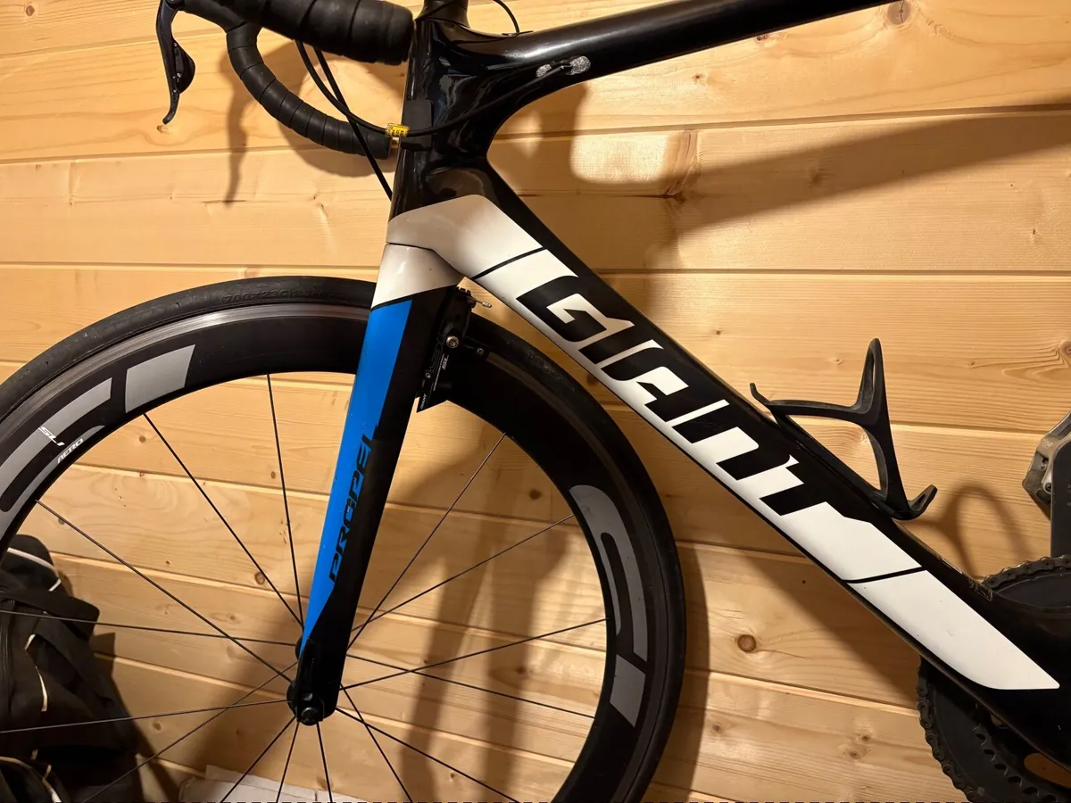 Giant propel advance road bike - Image 2