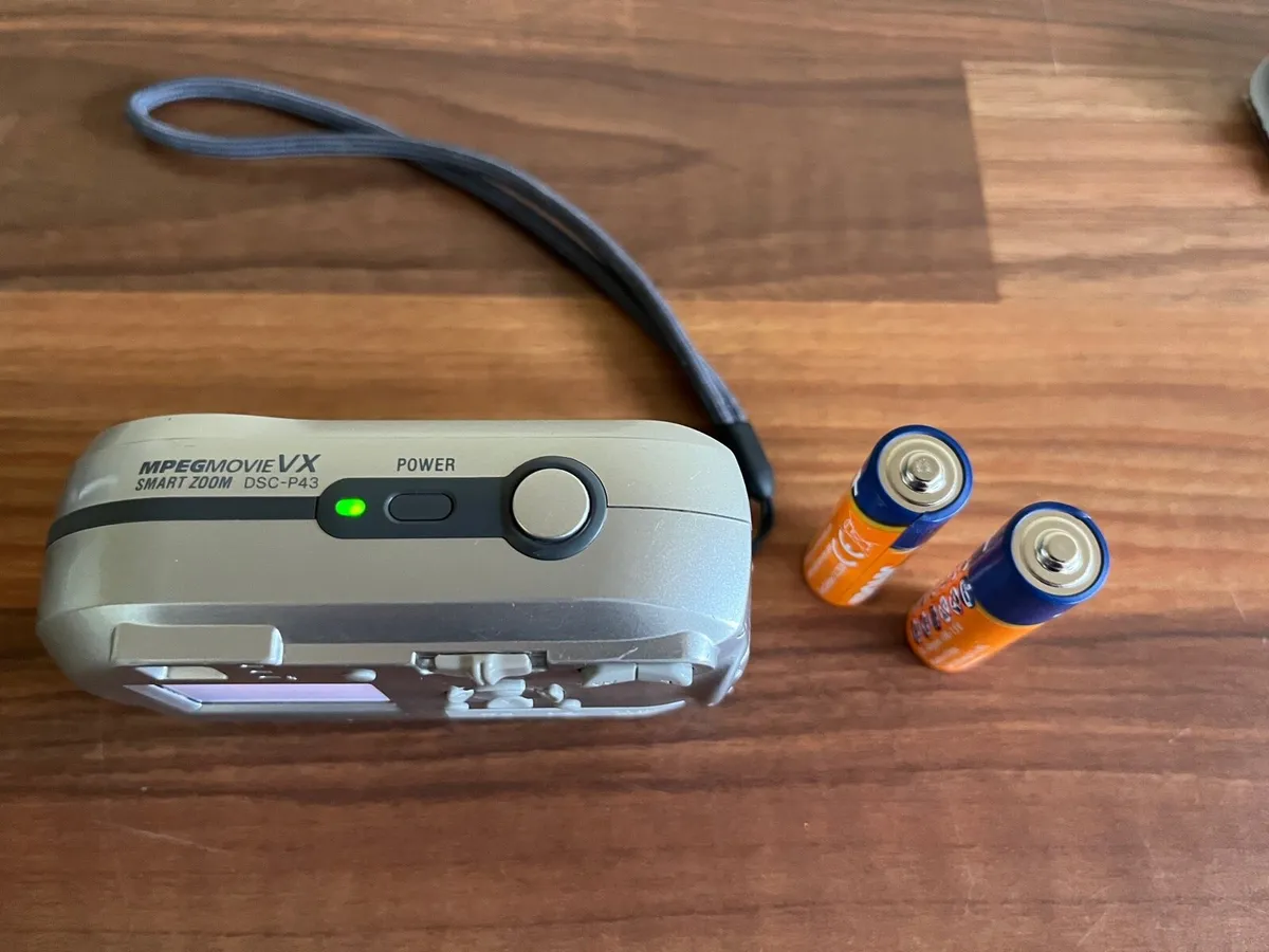 Sony Cyber- shot 4.1 mega pixel Camera - Image 3