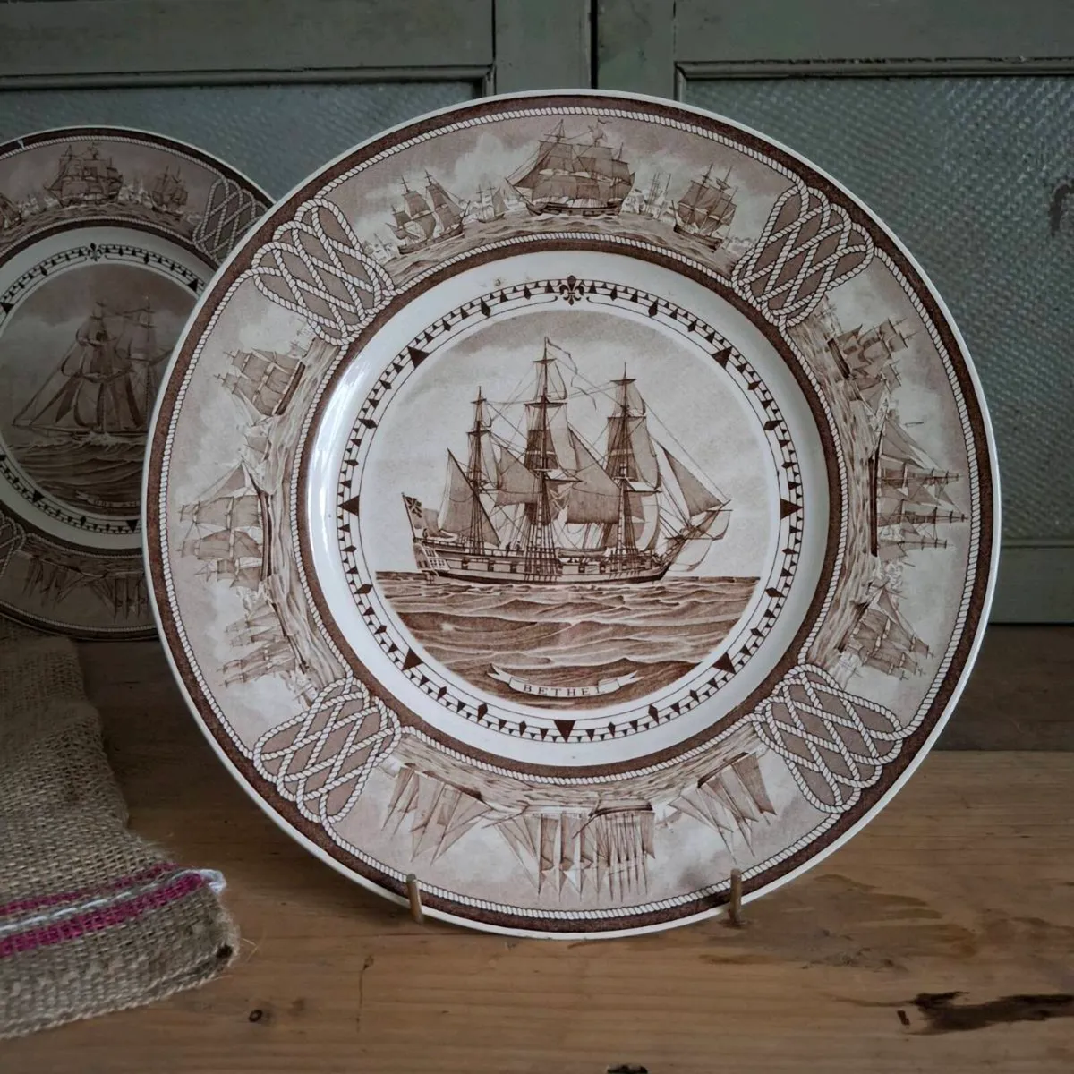 Pair of 1950s Wedgwood Plates - Image 1