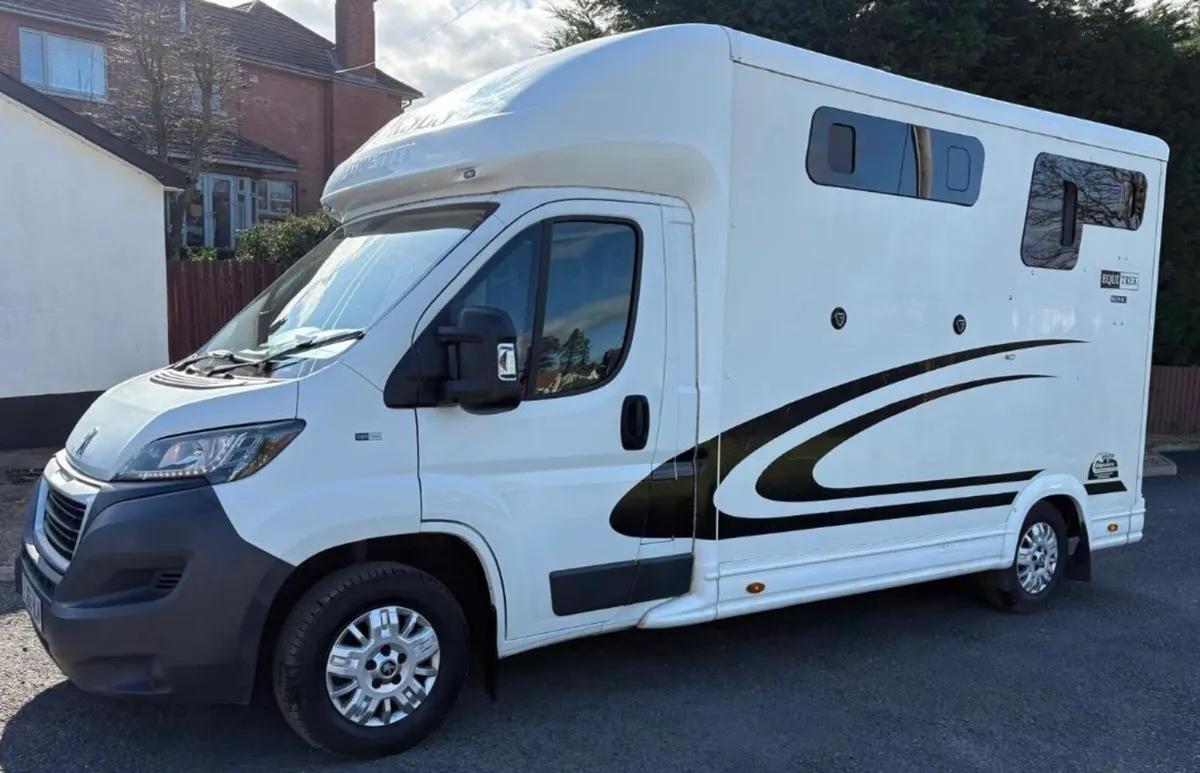 Stunning Citroen Relay 2017 Equitrek 2 Horsebox - Image 2