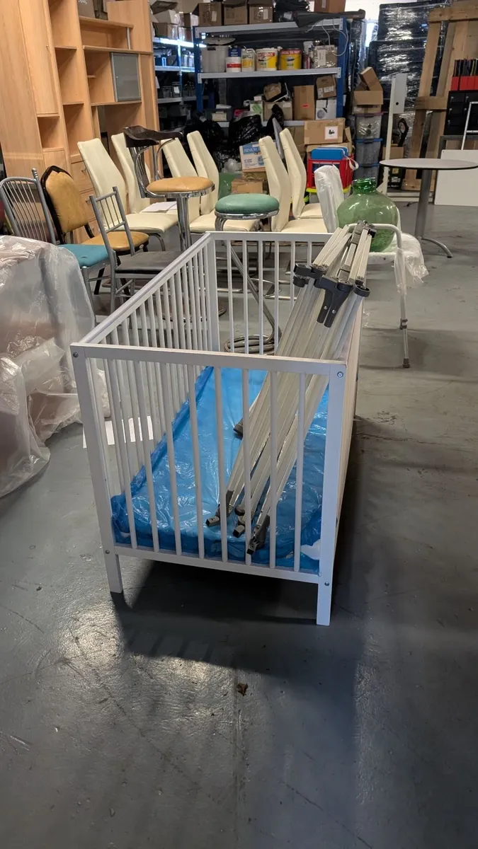 Cot+Play pen - Image 3