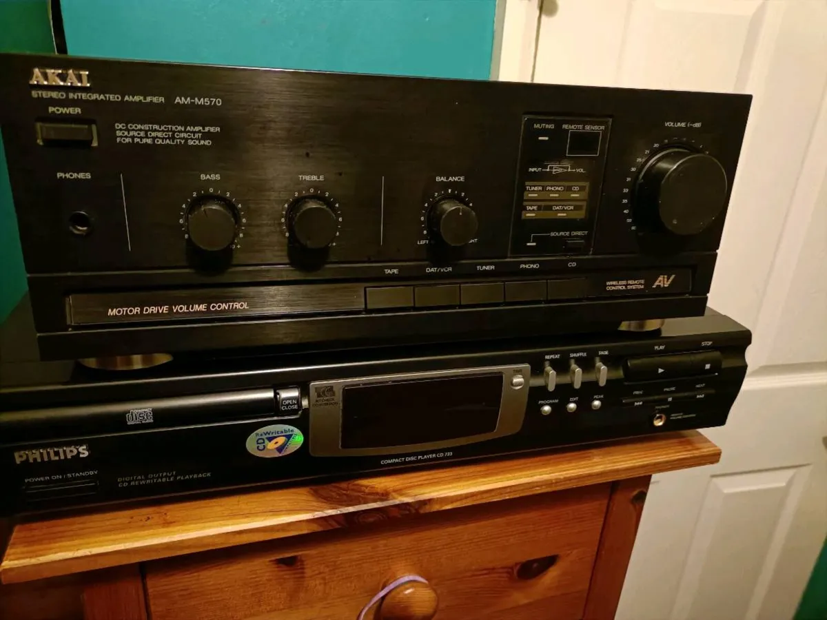 AKAI AMPLIFIER+PHILIPS CD PLAYER - Image 1