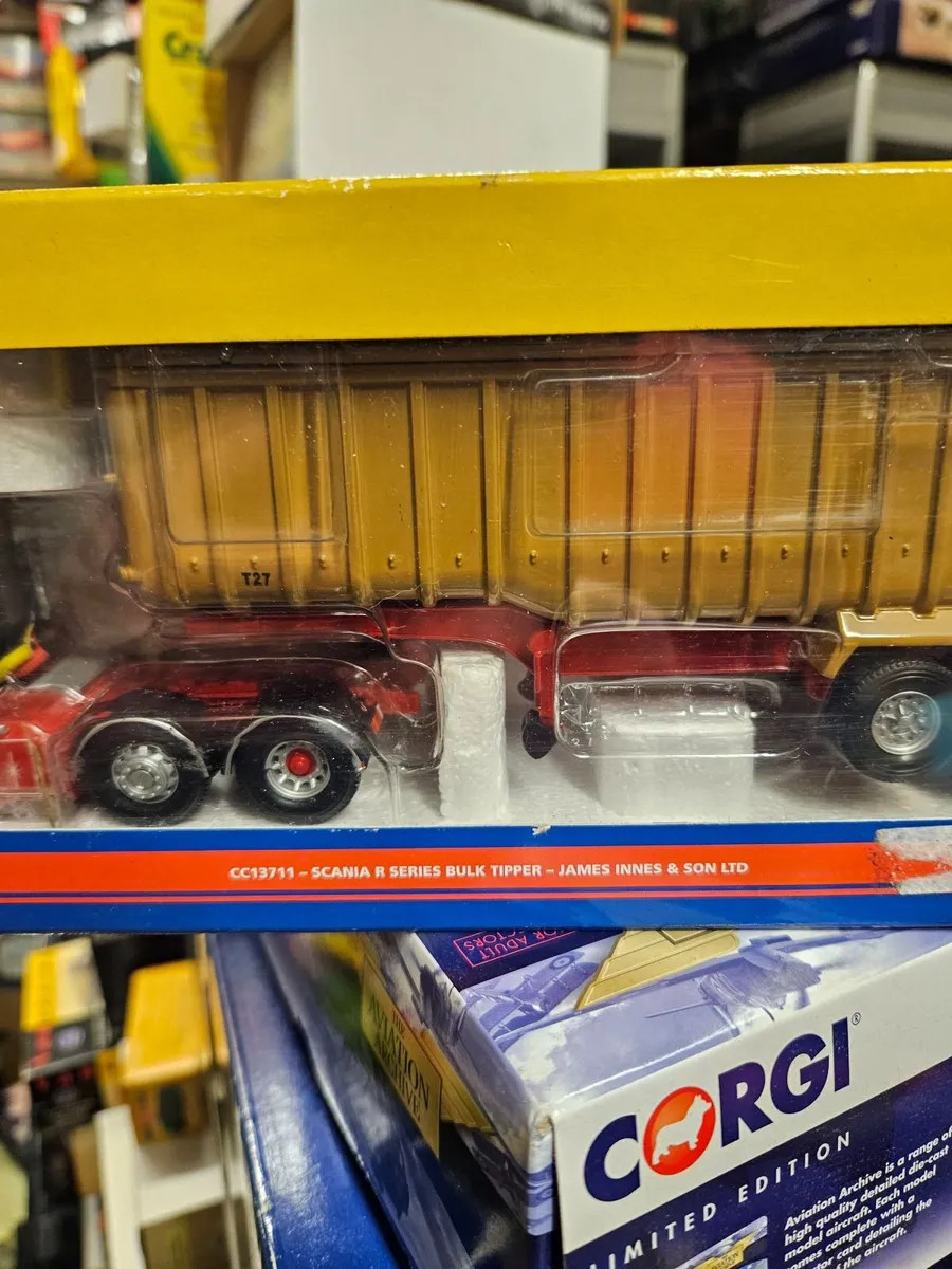 Corgi Scania Tractor Unit and Bulk Tipper Trailer - Image 3