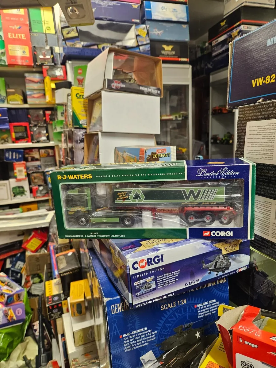 Corgi MAN Tractor Unit and Bulk Tipper Trailer 1.5 - Image 1