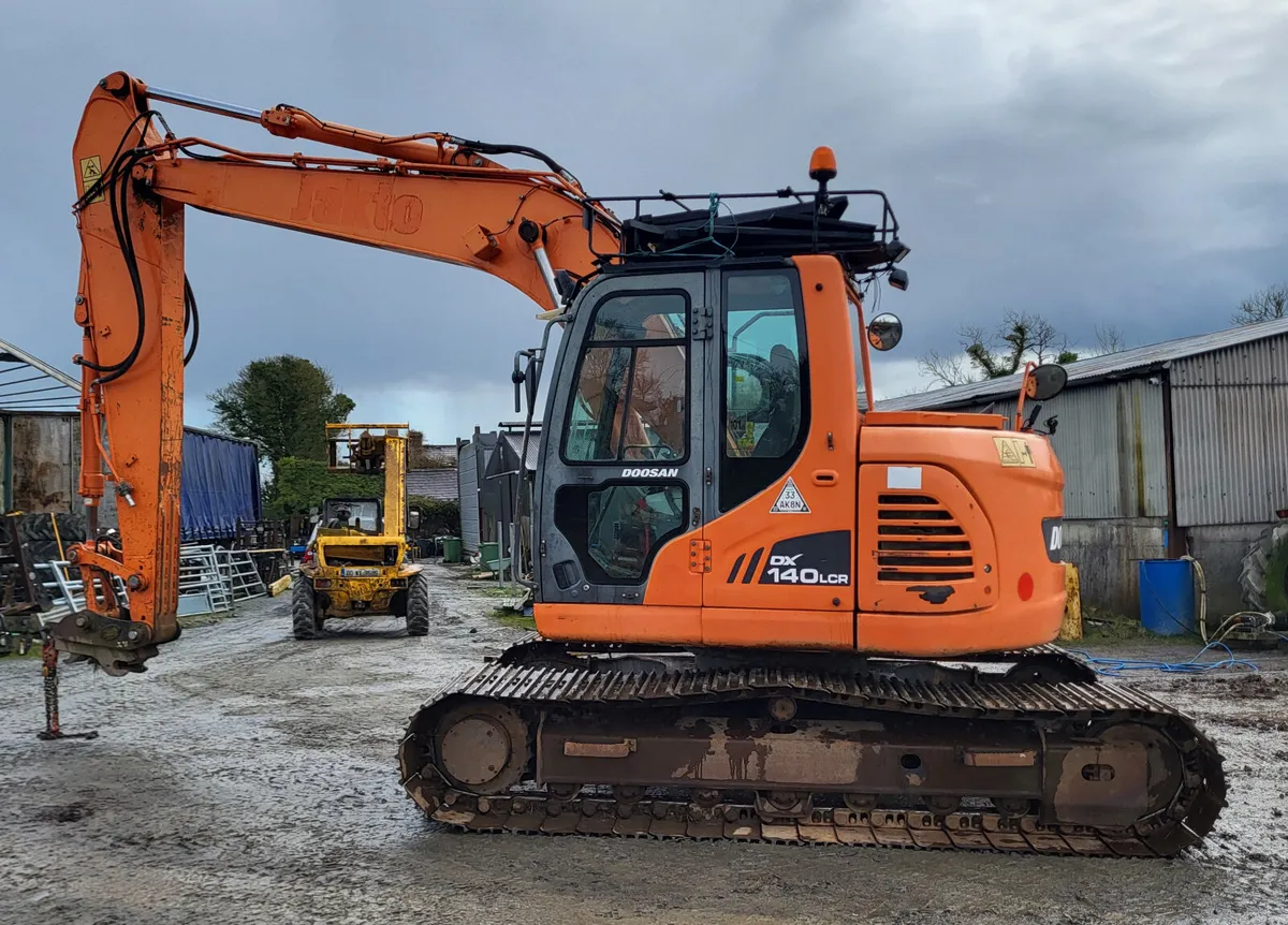 2014 Doosan DX140LCR-3 - Image 4
